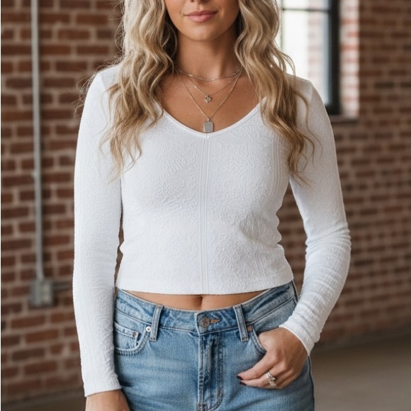 NWT Nikibiki Textured Lace Seamless Long Sleeve Cropped Top Crop Shirt White - Picture 6 of 7